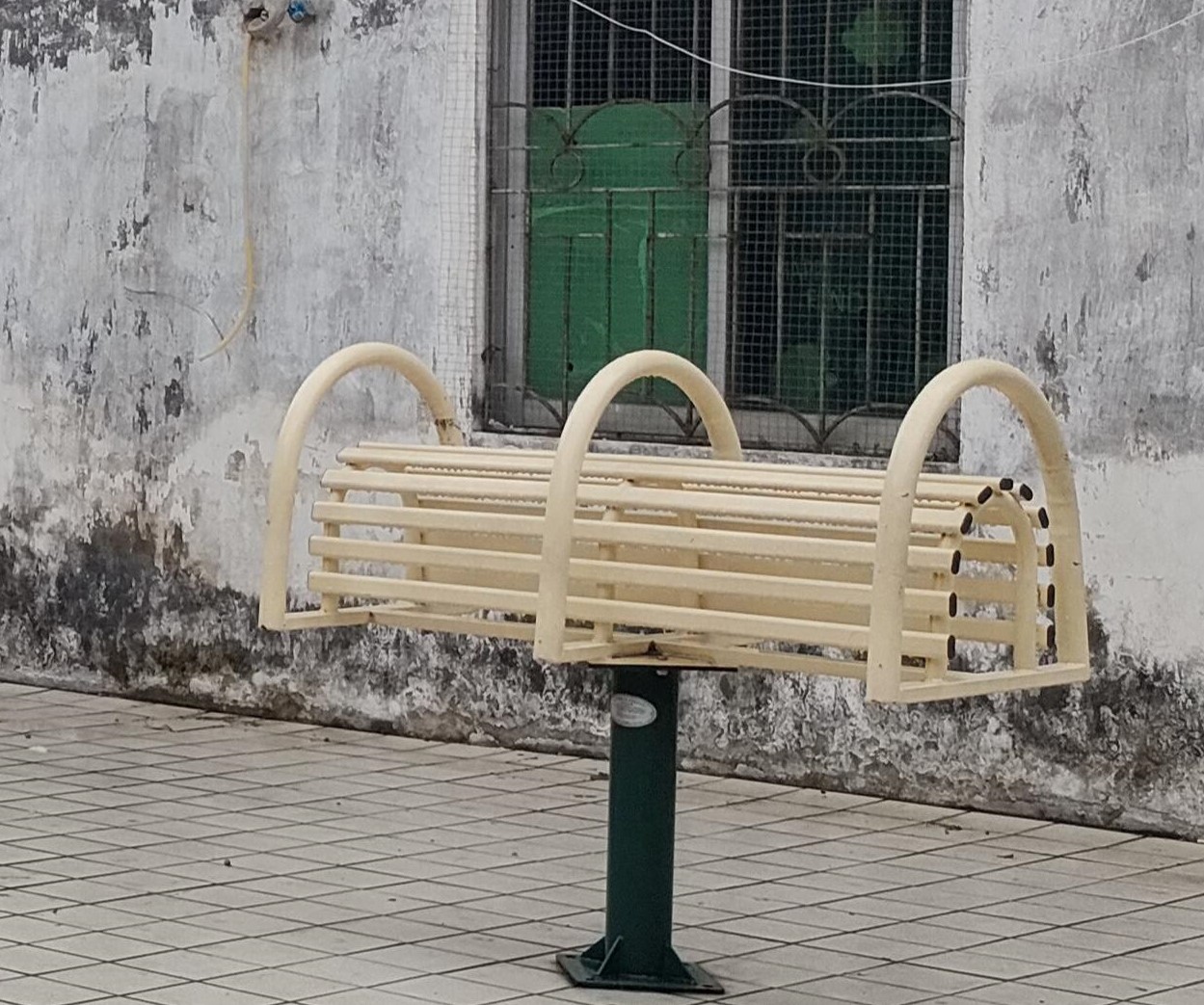 新滘一街64号对面小广场